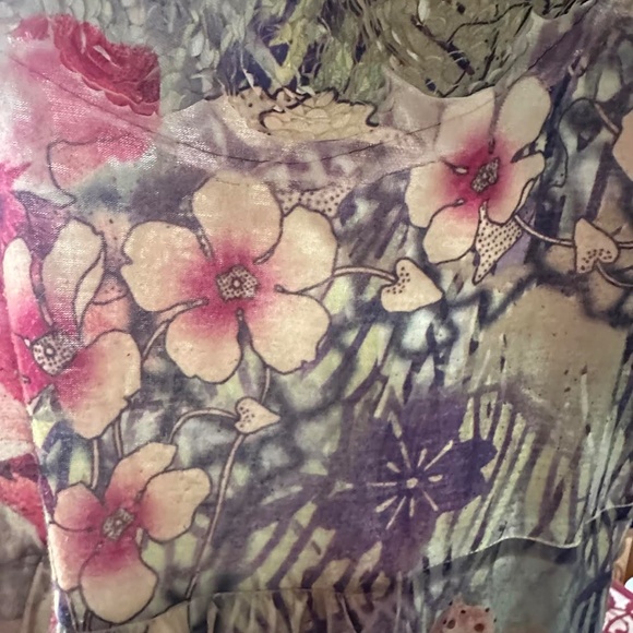 Floral warm weather knit top - Picture 2 of 2